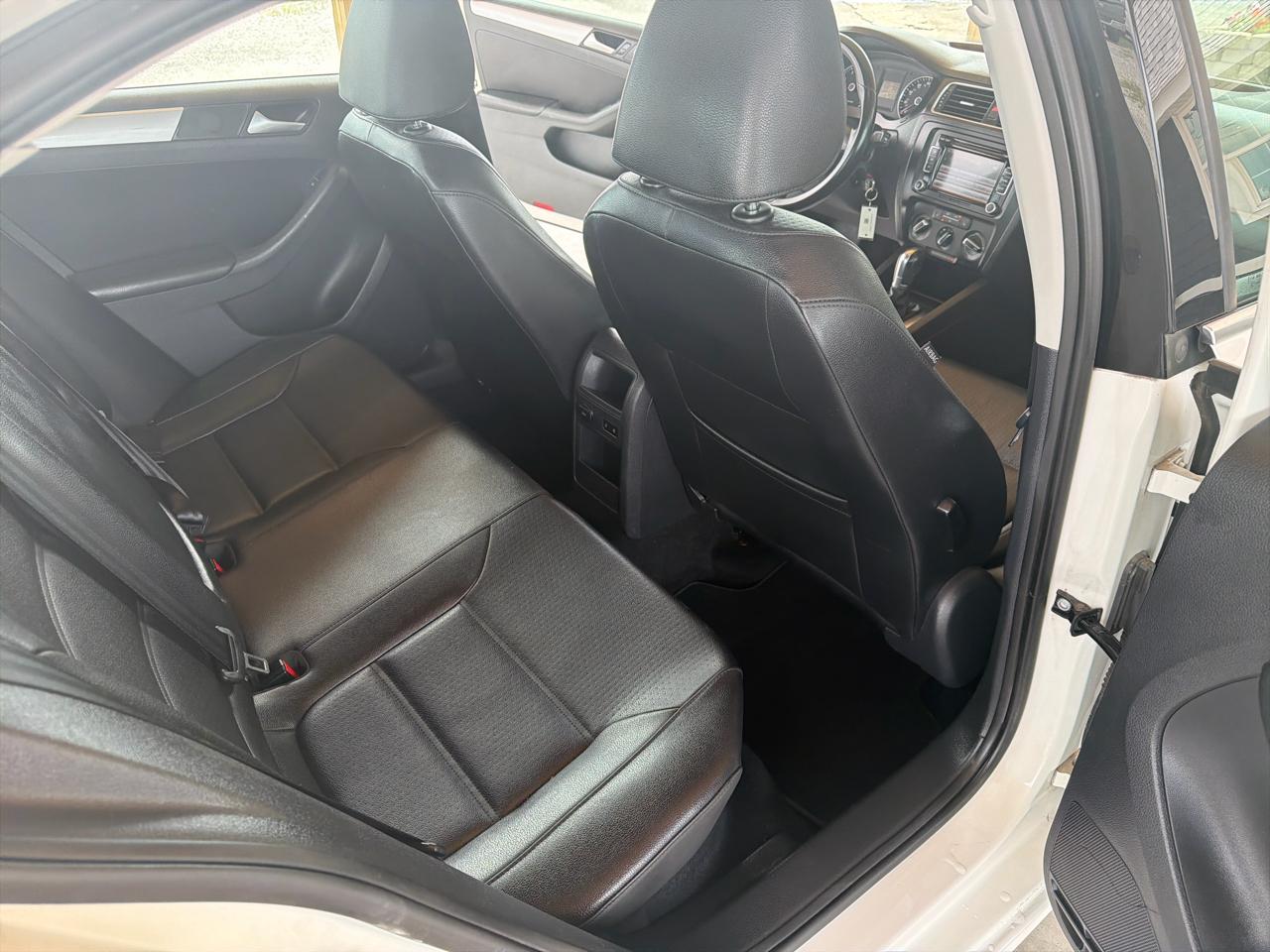 Volkswagen Jetta Sedan 4dr Auto SE PZEV 2013