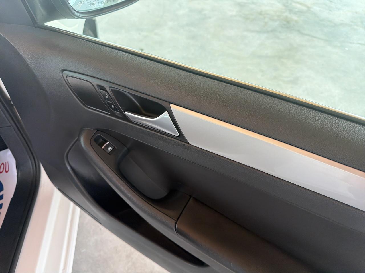 Volkswagen Jetta Sedan 4dr Auto SE PZEV 2013