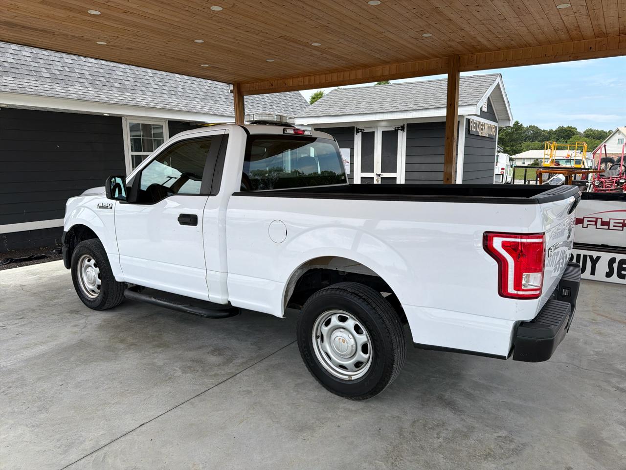 Ford F-150 2WD Reg Cab 141" XLT 2015