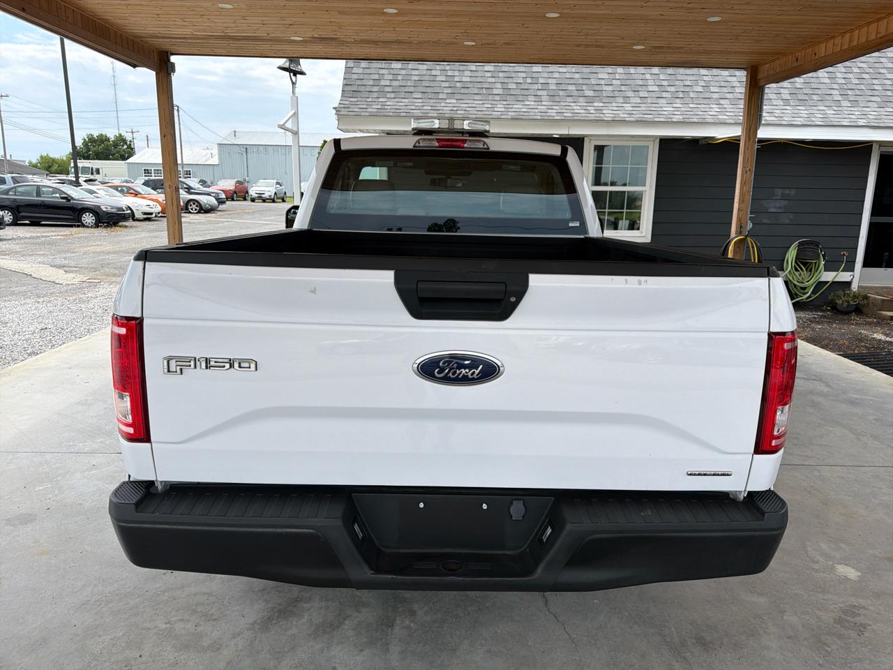 Ford F-150 2WD Reg Cab 141" XLT 2015