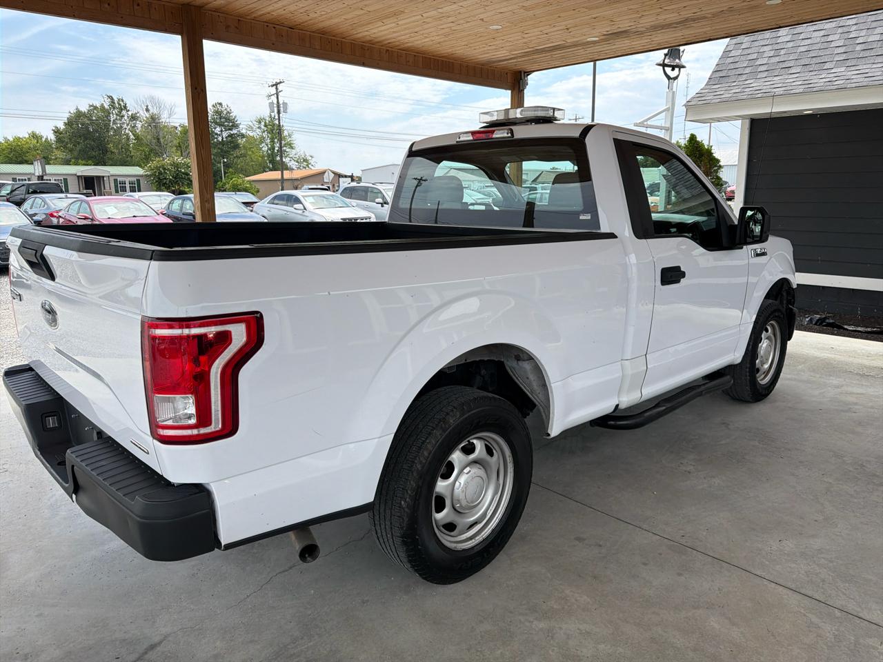 Ford F-150 2WD Reg Cab 141" XLT 2015