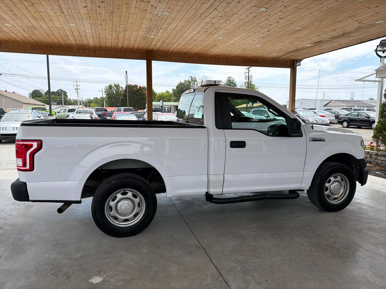Ford F-150 2WD Reg Cab 141" XLT 2015