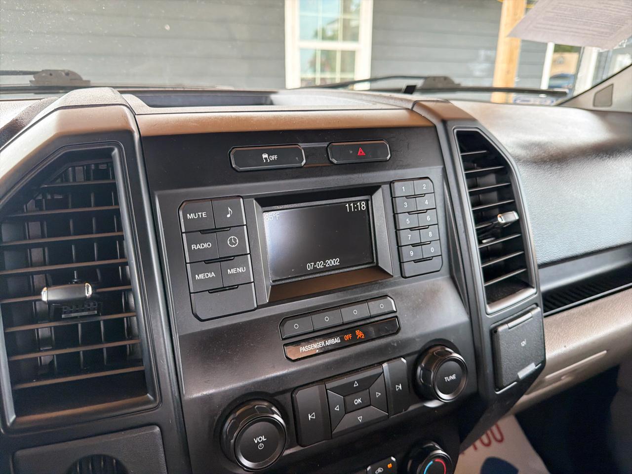 Ford F-150 2WD Reg Cab 141" XLT 2015
