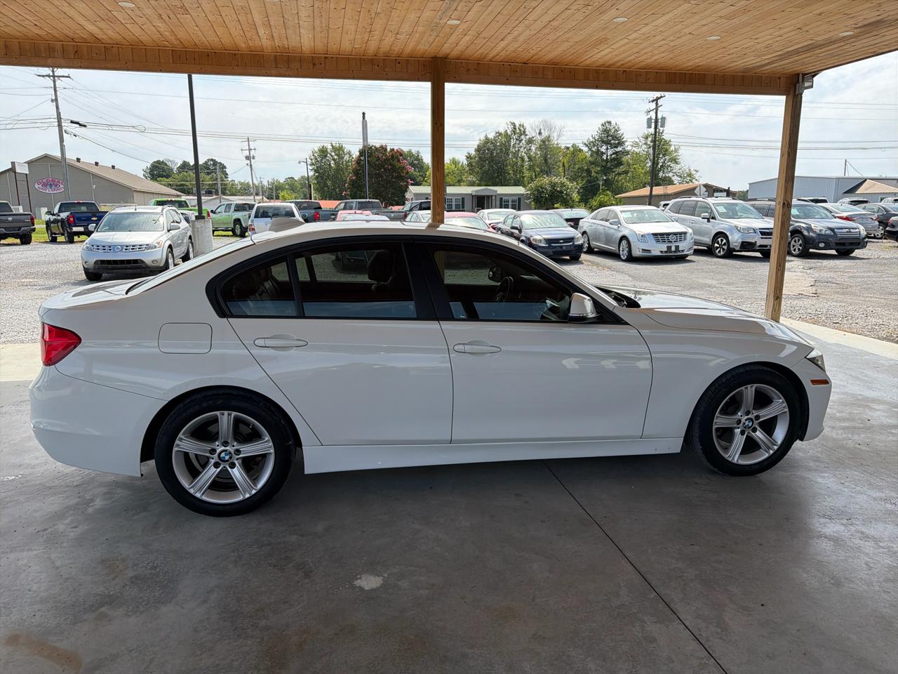 BMW 3 Series 4dr Sdn 328i RWD 2014