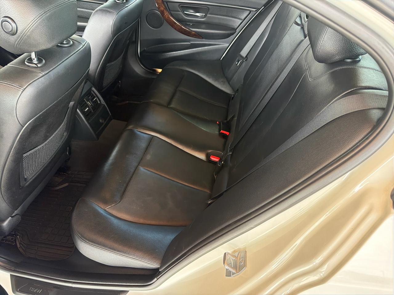 BMW 3 Series 4dr Sdn 328i RWD 2014