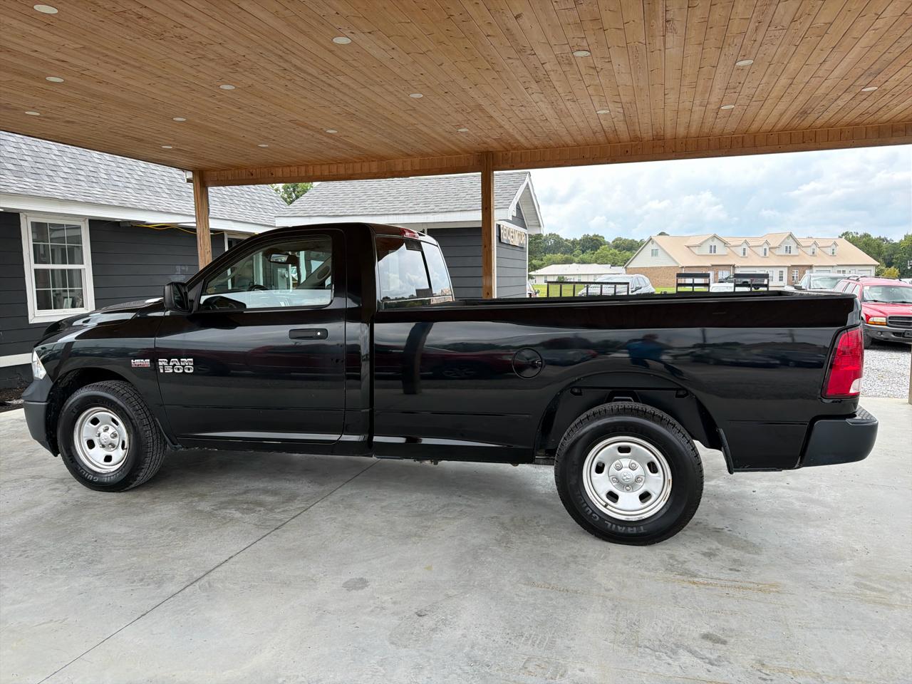 RAM 1500 2WD Reg Cab 140.5" Tradesman 2013