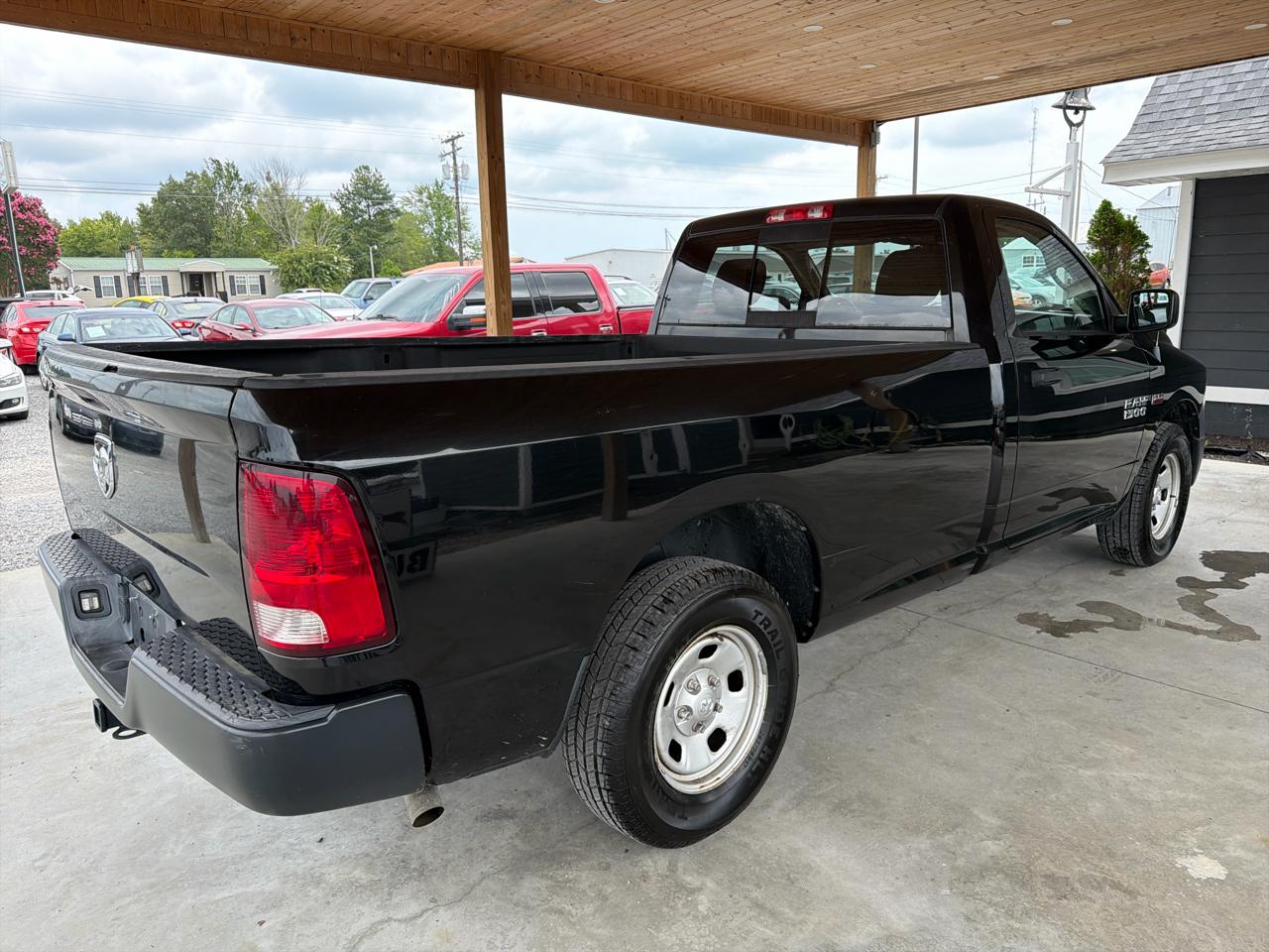 RAM 1500 2WD Reg Cab 140.5" Tradesman 2013