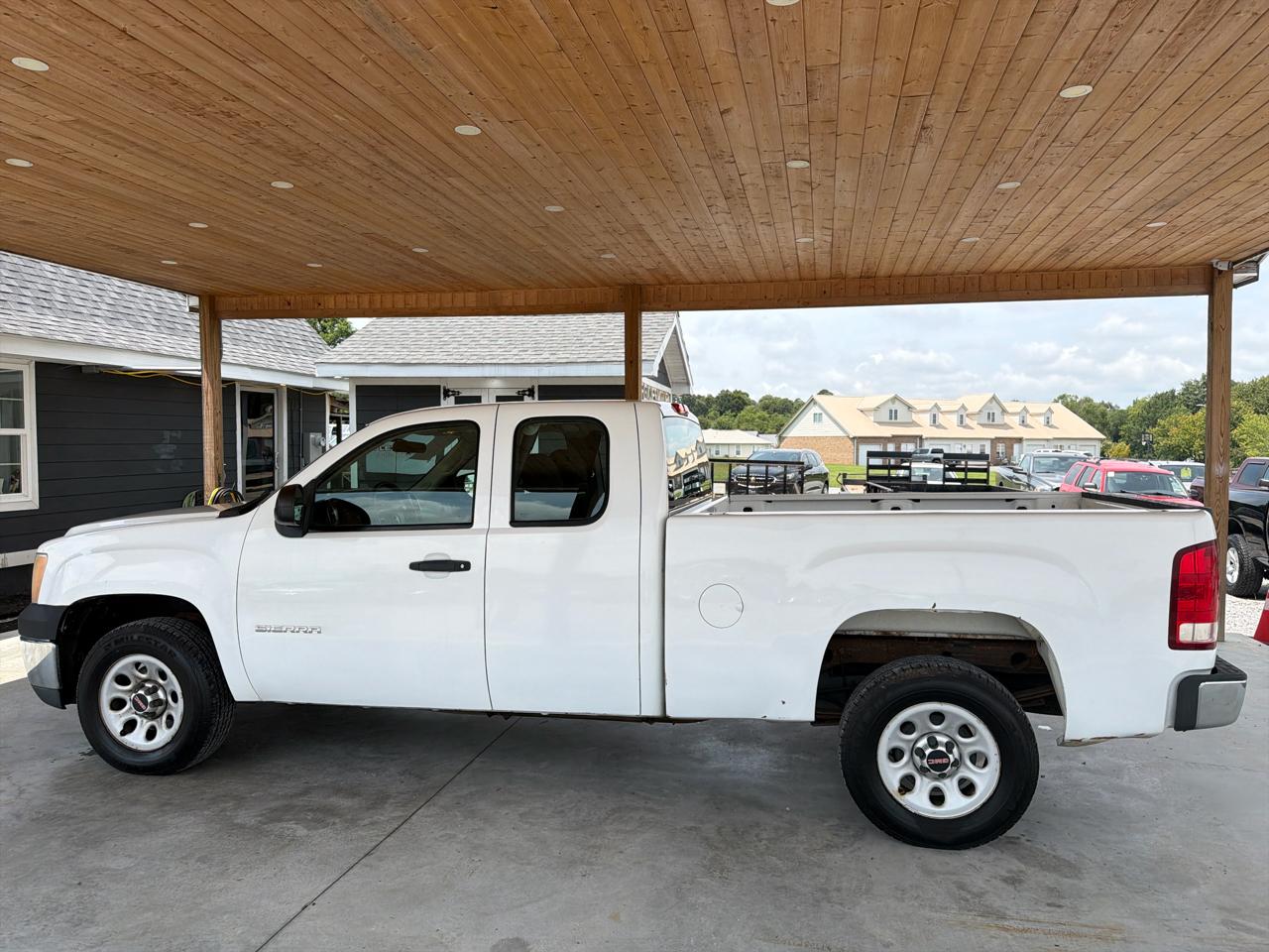 GMC Sierra 1500 2WD Ext Cab 143.5" Work Truck 2010