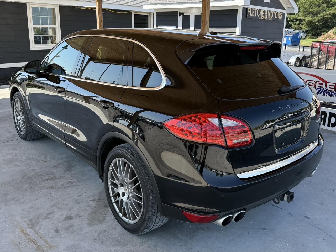 Porsche Cayenne AWD 4dr Turbo 2011