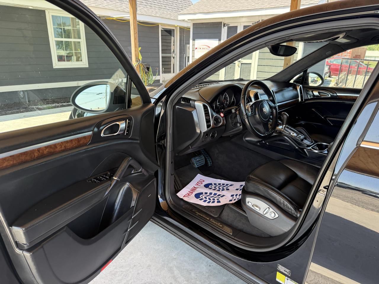 Porsche Cayenne AWD 4dr Turbo 2011