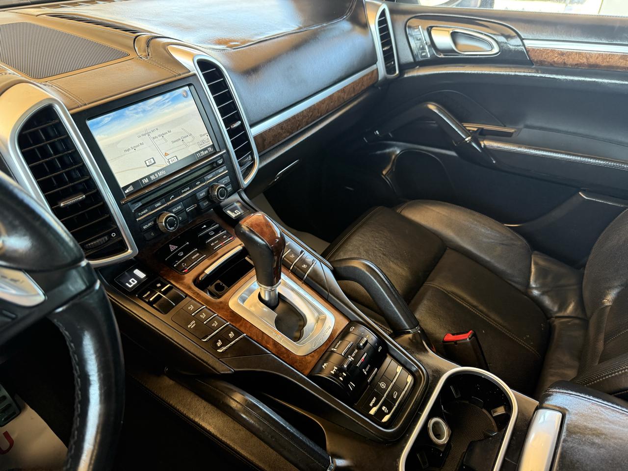 Porsche Cayenne AWD 4dr Turbo 2011