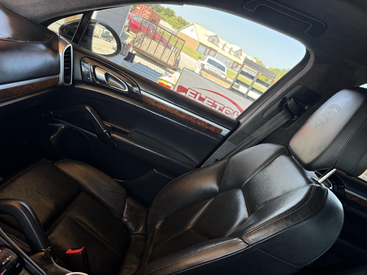 Porsche Cayenne AWD 4dr Turbo 2011
