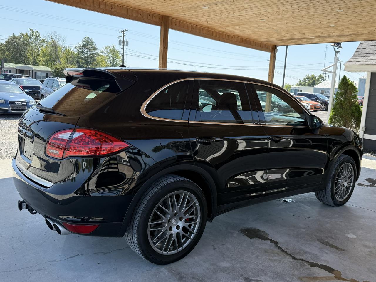 Porsche Cayenne AWD 4dr Turbo 2011