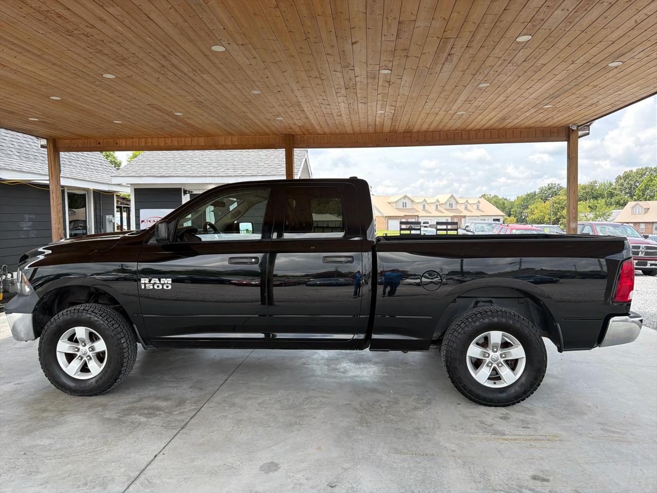 RAM 1500 4WD Quad Cab 140.5" Tradesman 2013