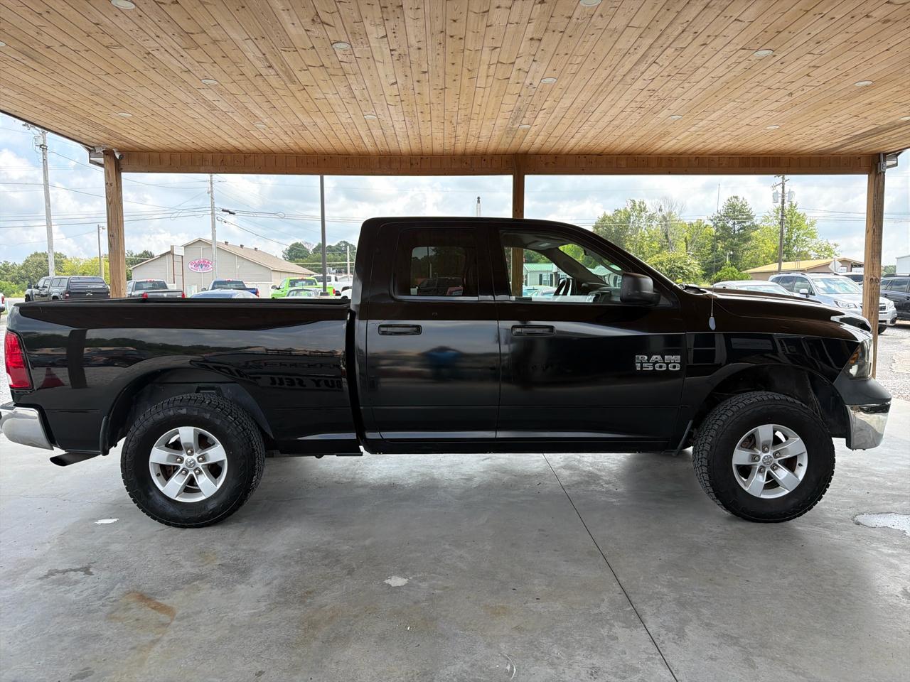 RAM 1500 4WD Quad Cab 140.5" Tradesman 2013