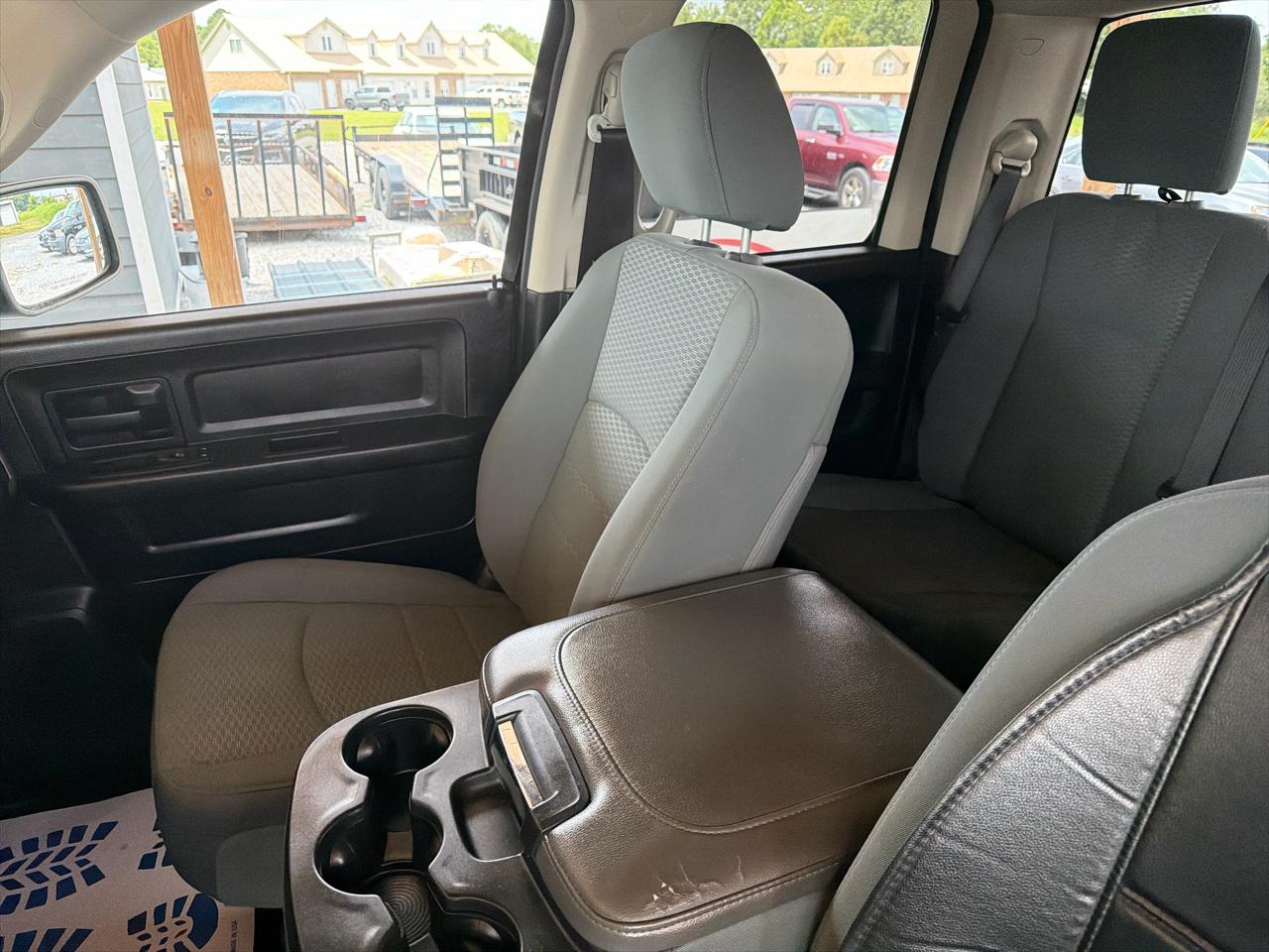 RAM 1500 4WD Quad Cab 140.5" Tradesman 2013