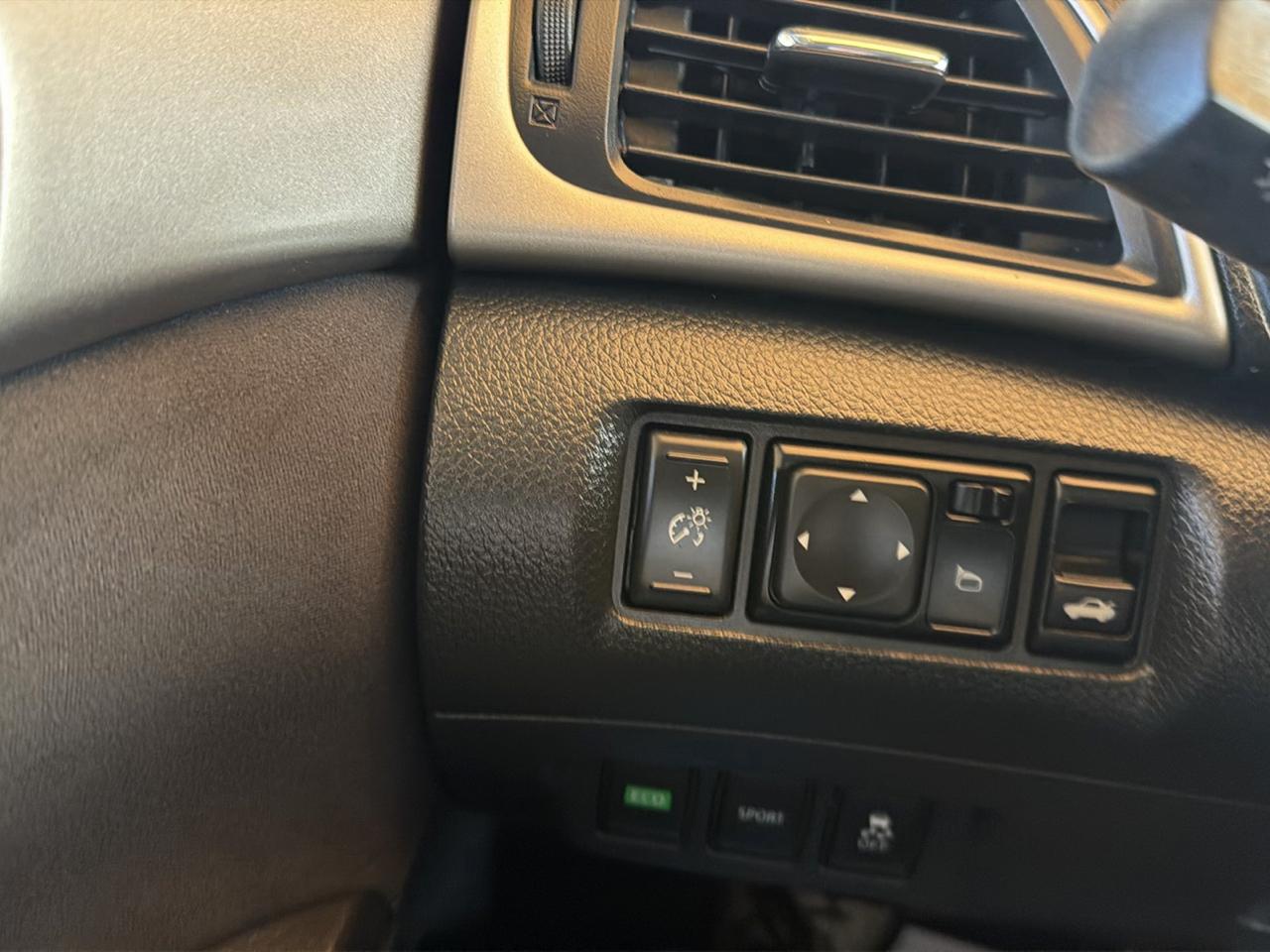 Nissan Sentra 4dr Sdn I4 CVT SV 2013
