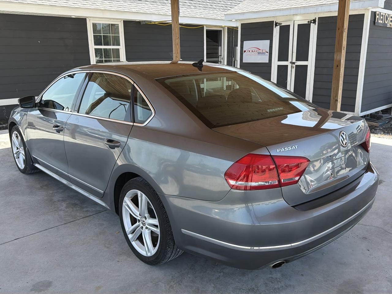 Volkswagen Passat 4dr Sdn 1.8T Auto Sport PZEV 2015