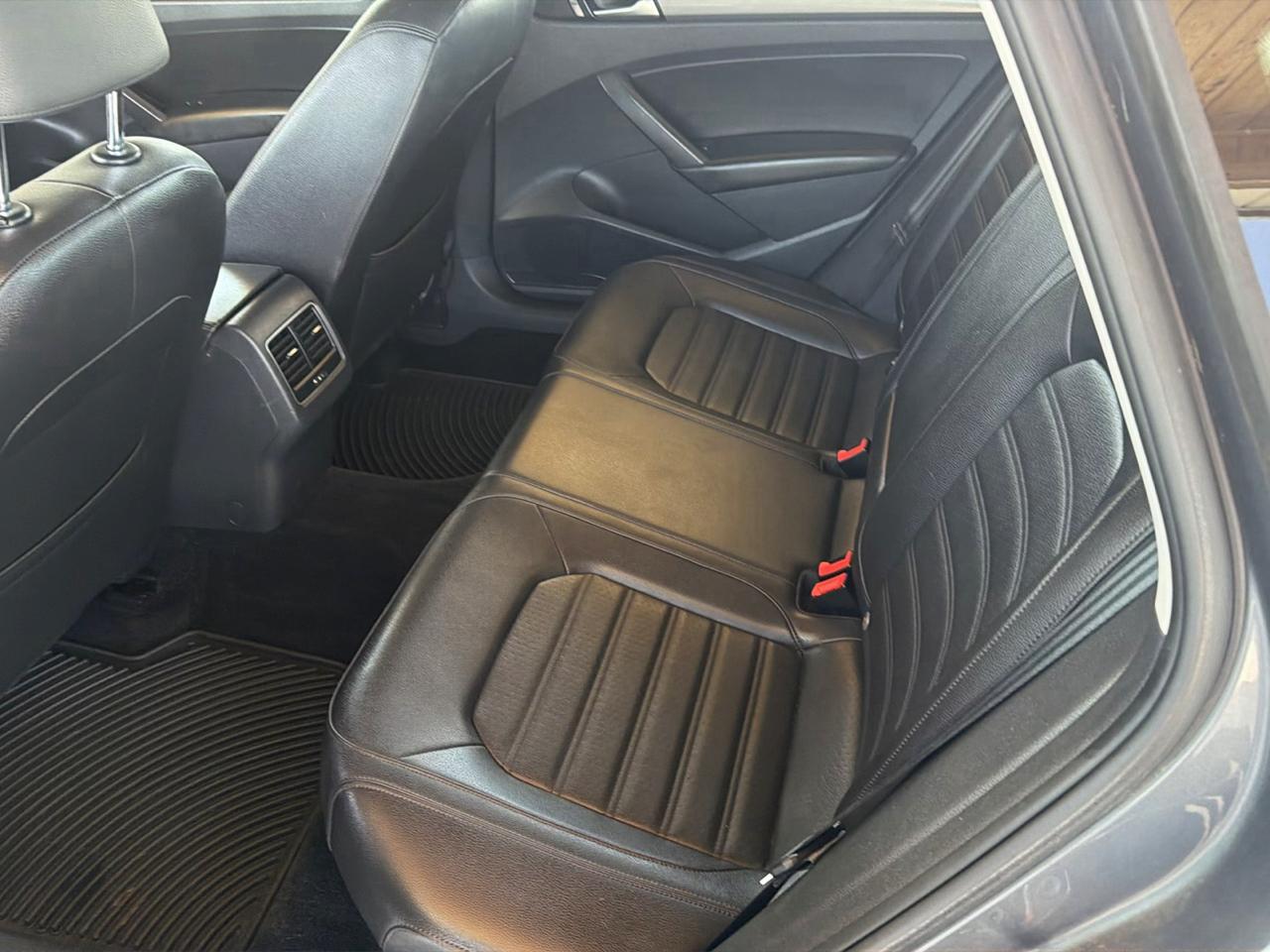 Volkswagen Passat 4dr Sdn 1.8T Auto Sport PZEV 2015