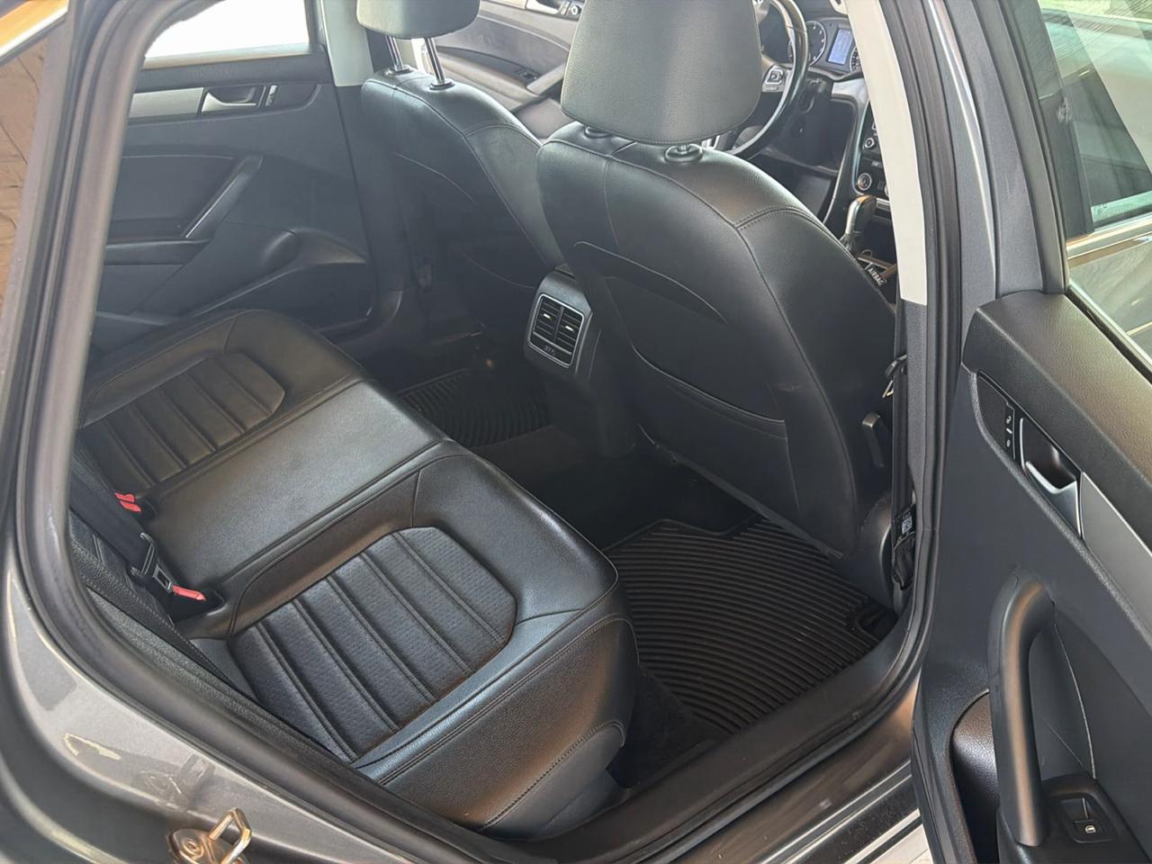 Volkswagen Passat 4dr Sdn 1.8T Auto Sport PZEV 2015