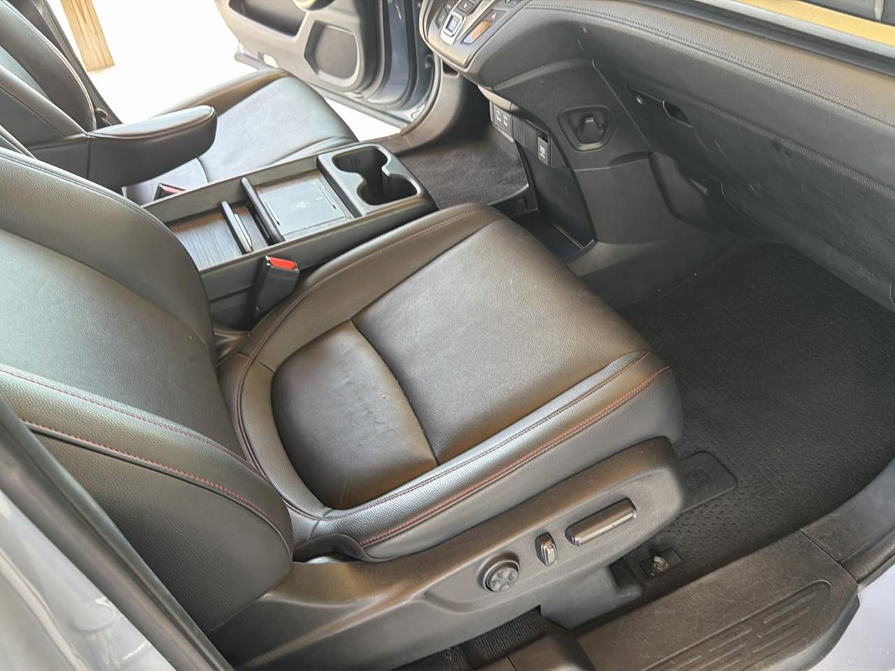 Honda Odyssey Sport-L Auto 2025