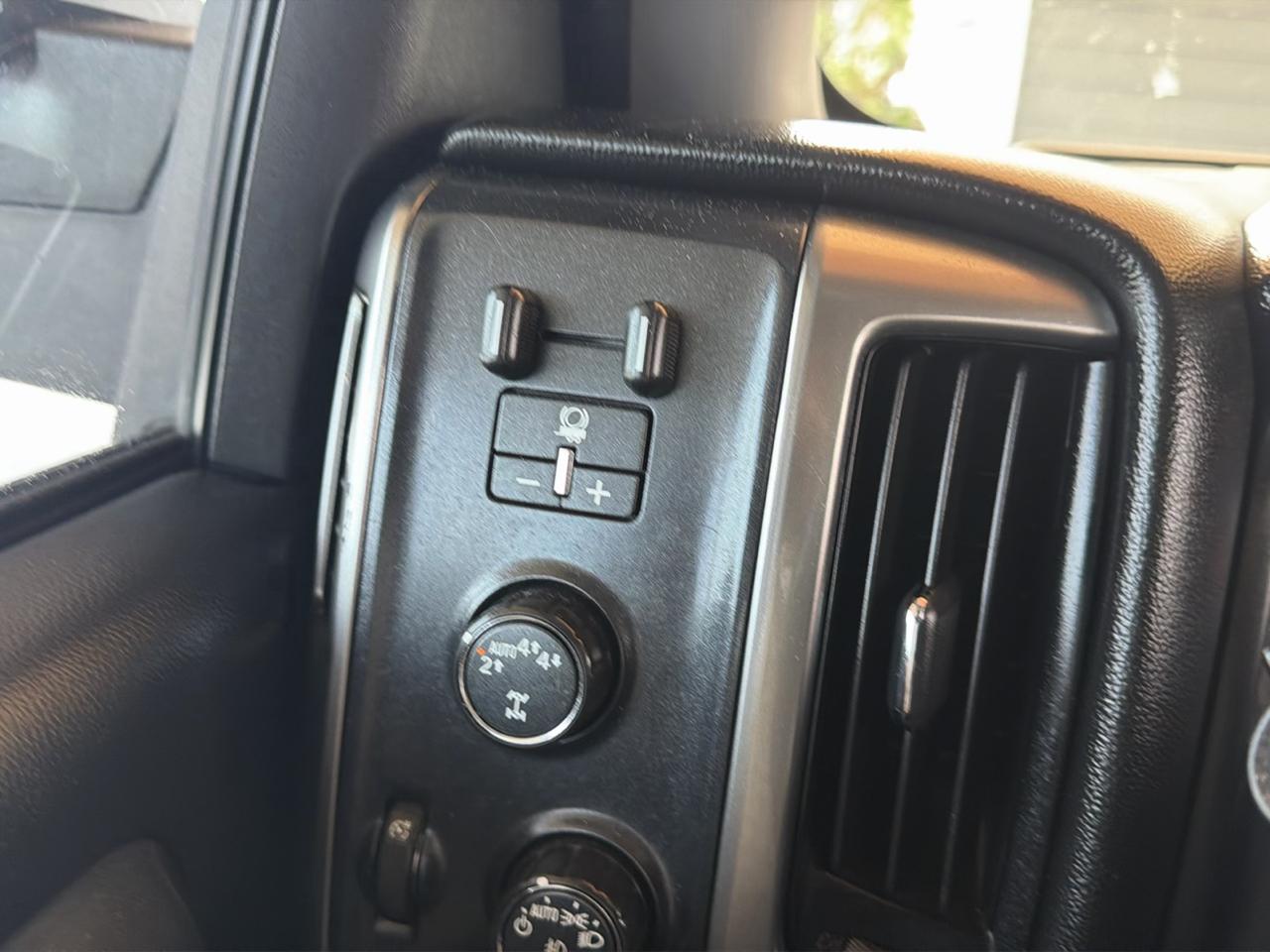 Chevrolet Silverado 1500 4WD Crew Cab 143.5" LT w/2LT 2018