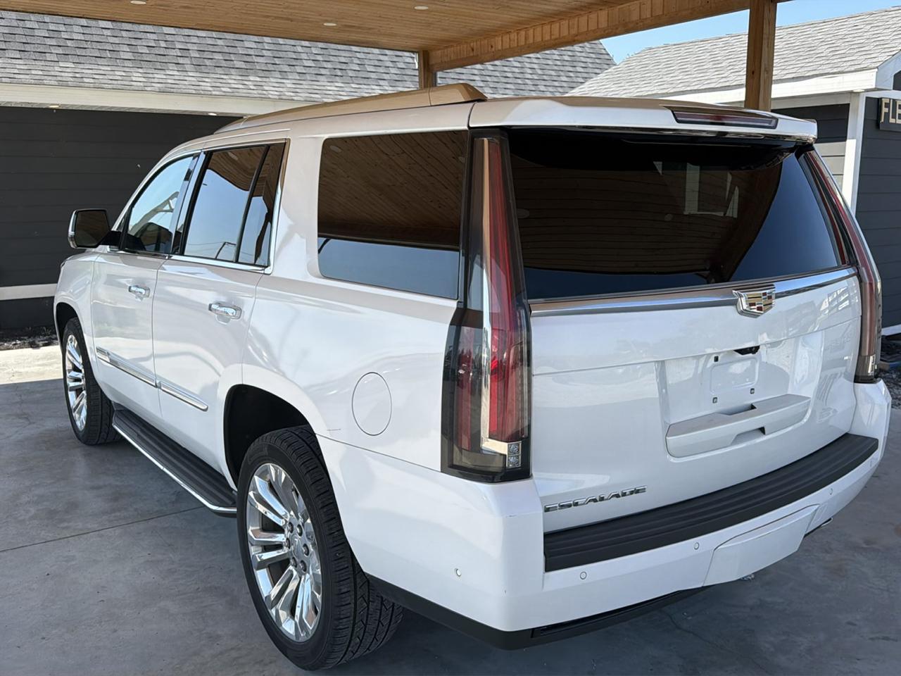 Cadillac Escalade 2WD 4dr Luxury 2018