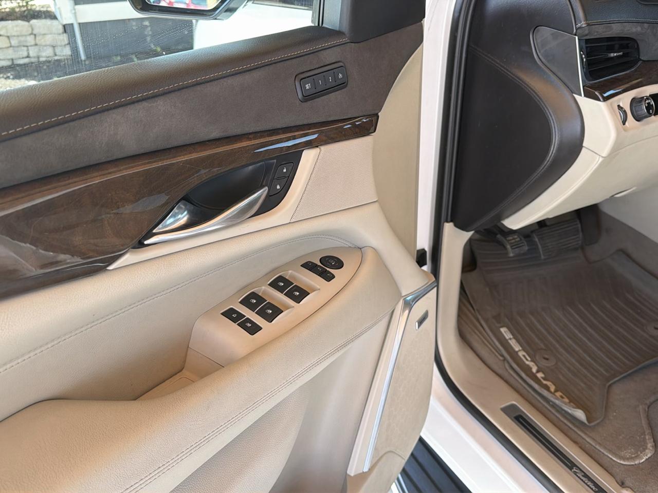 Cadillac Escalade 2WD 4dr Luxury 2018