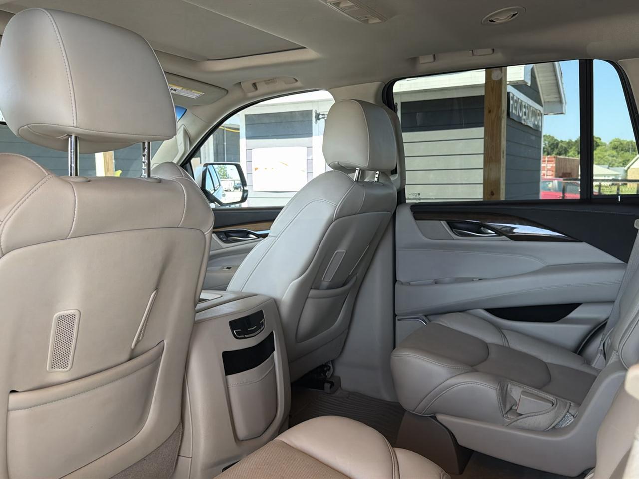 Cadillac Escalade 2WD 4dr Luxury 2018