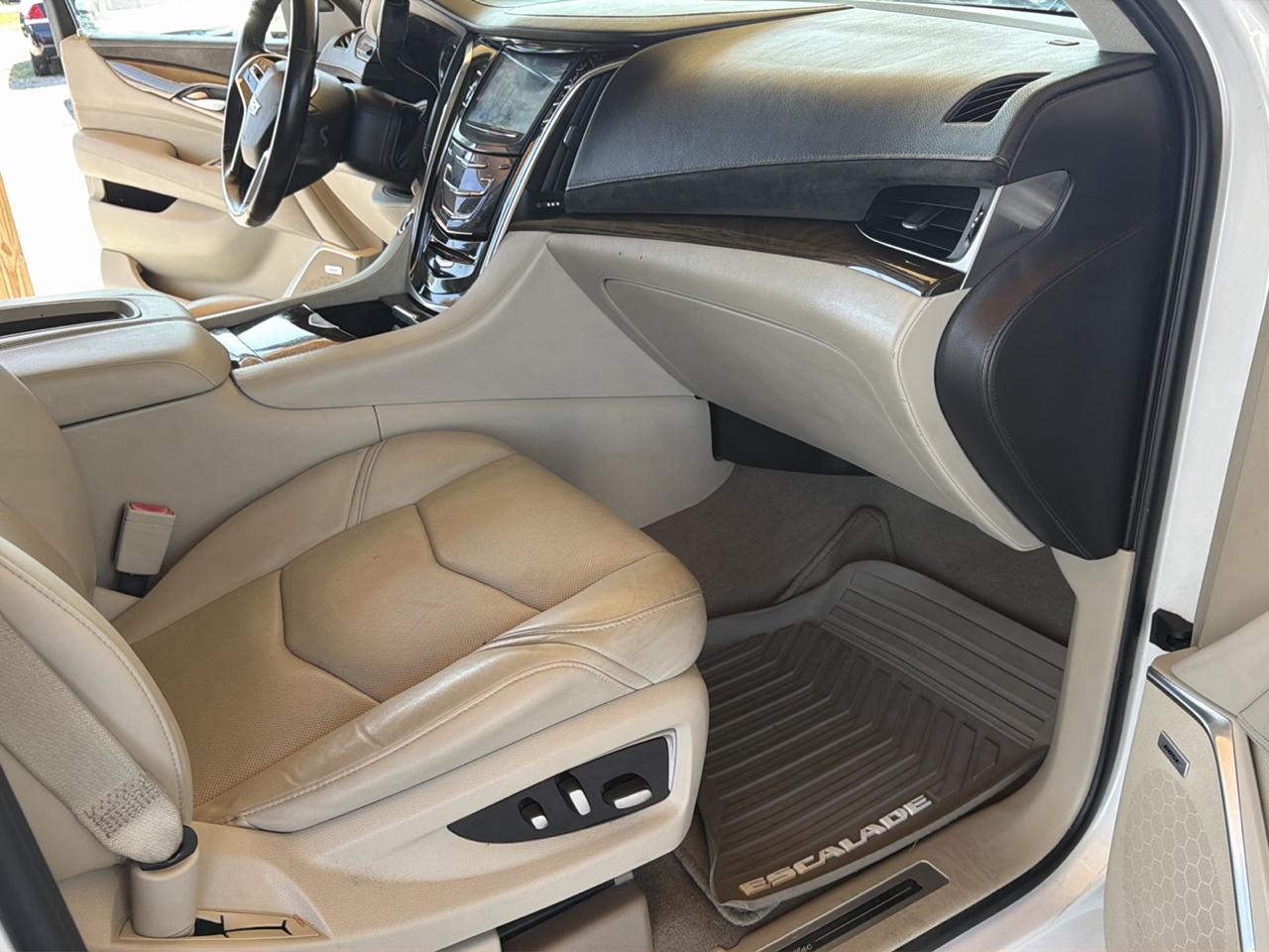 Cadillac Escalade 2WD 4dr Luxury 2018