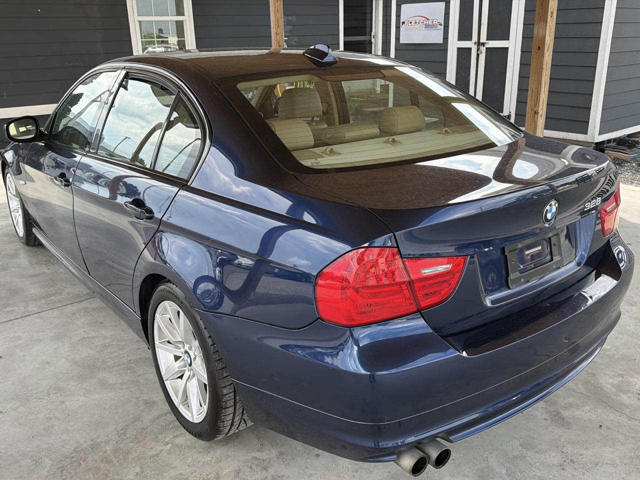 BMW 3 Series 4dr Sdn 328i RWD SULEV South Africa 2011