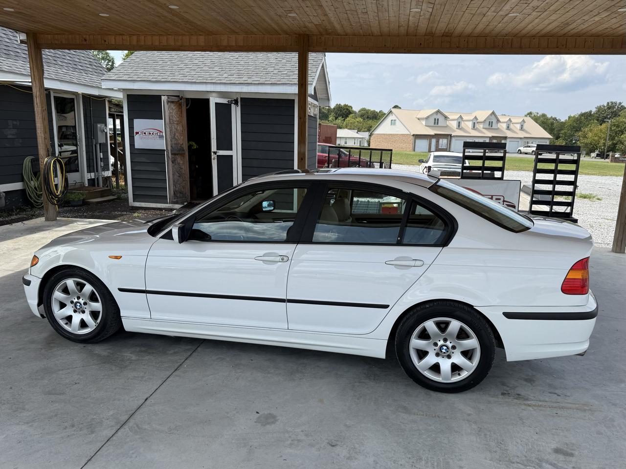 BMW 3 Series 325i 4dr Sdn RWD 2003
