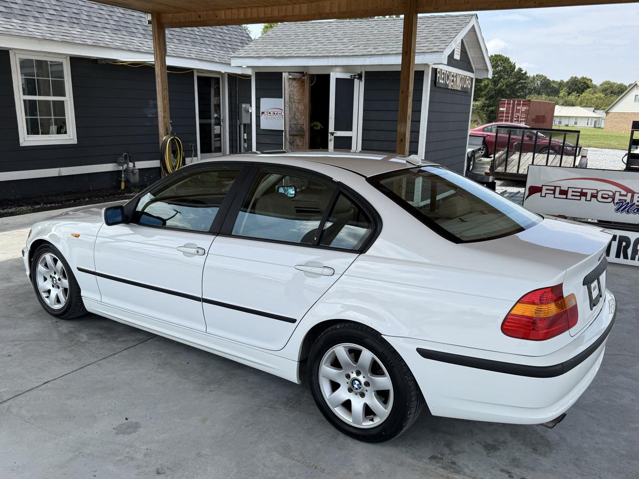 BMW 3 Series 325i 4dr Sdn RWD 2003