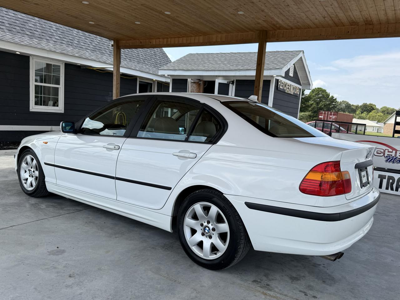 BMW 3 Series 325i 4dr Sdn RWD 2003