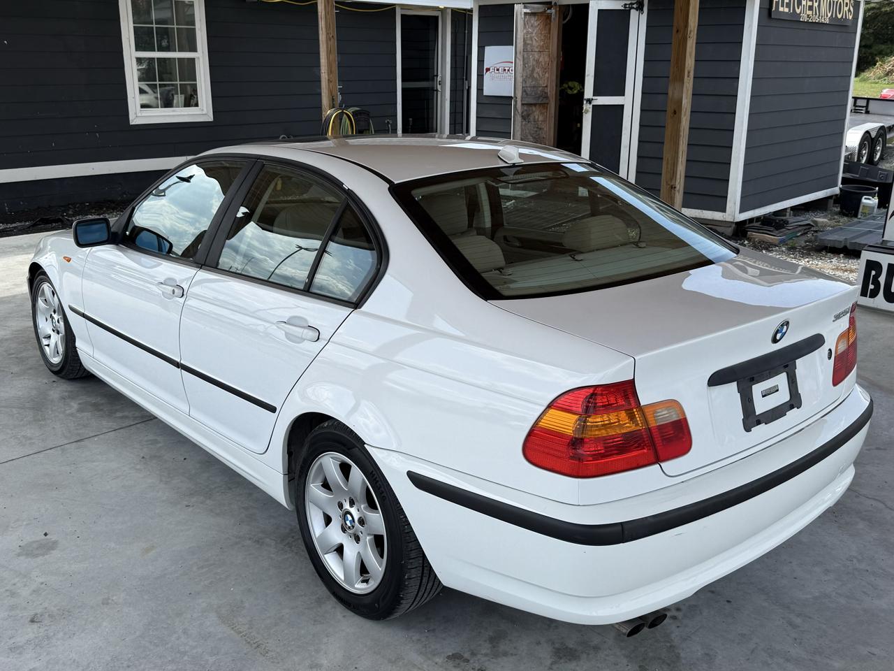 BMW 3 Series 325i 4dr Sdn RWD 2003