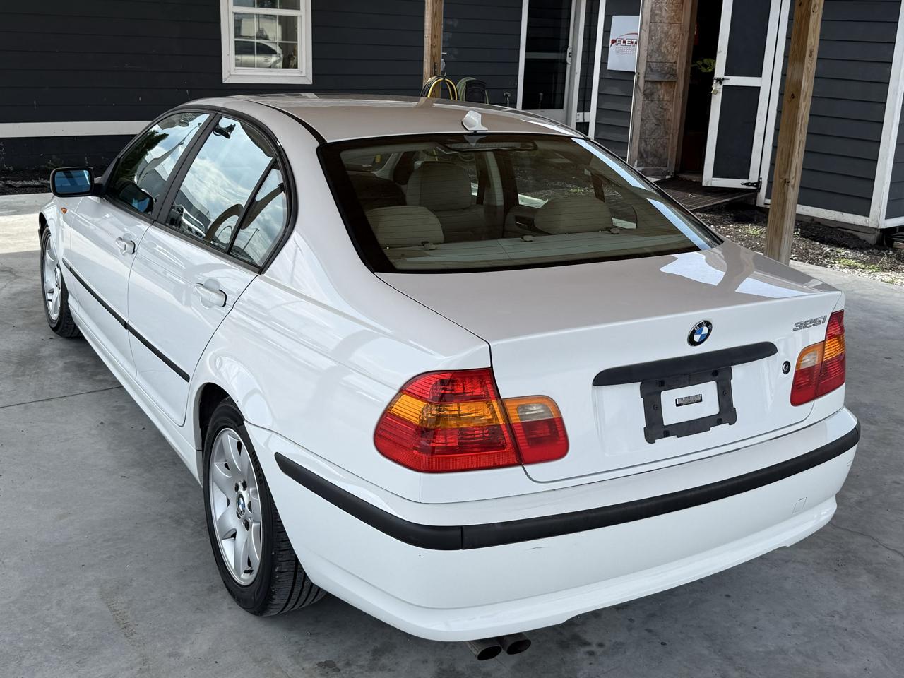 BMW 3 Series 325i 4dr Sdn RWD 2003