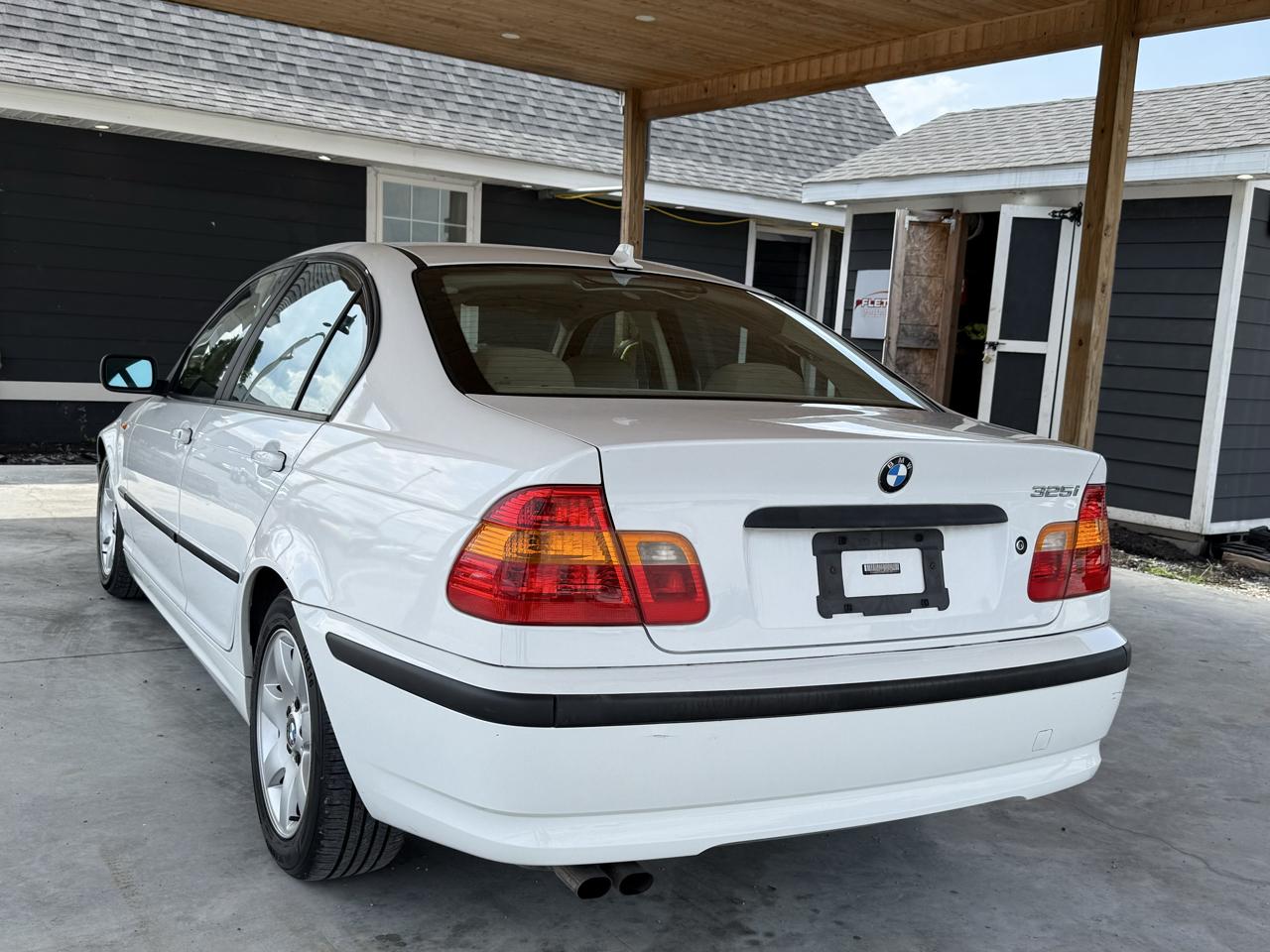 BMW 3 Series 325i 4dr Sdn RWD 2003
