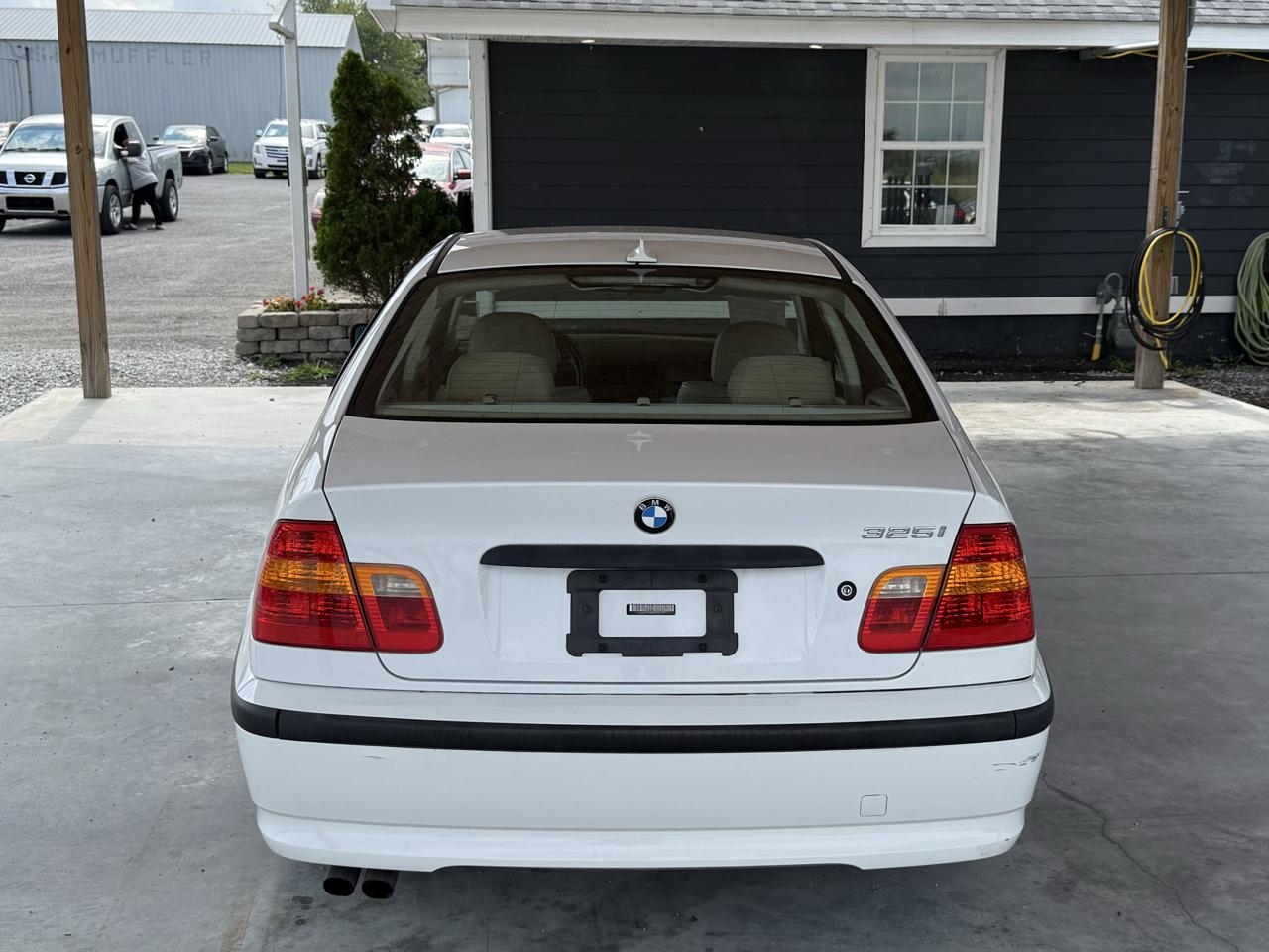 BMW 3 Series 325i 4dr Sdn RWD 2003