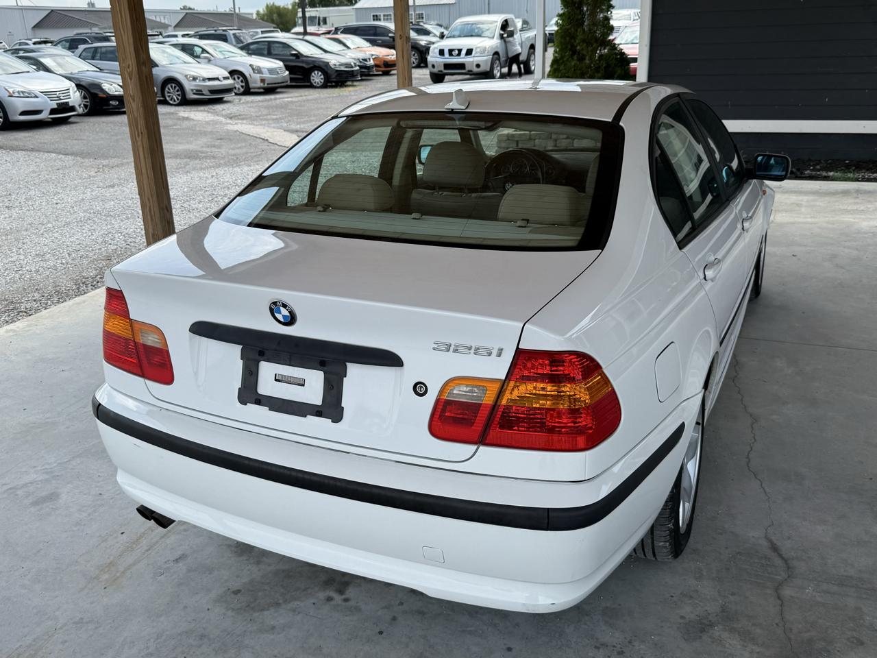 BMW 3 Series 325i 4dr Sdn RWD 2003