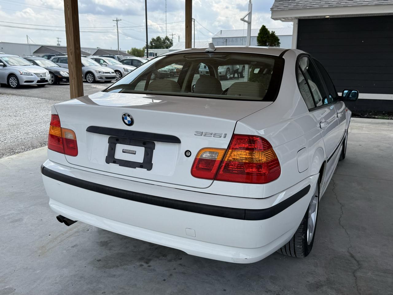 BMW 3 Series 325i 4dr Sdn RWD 2003