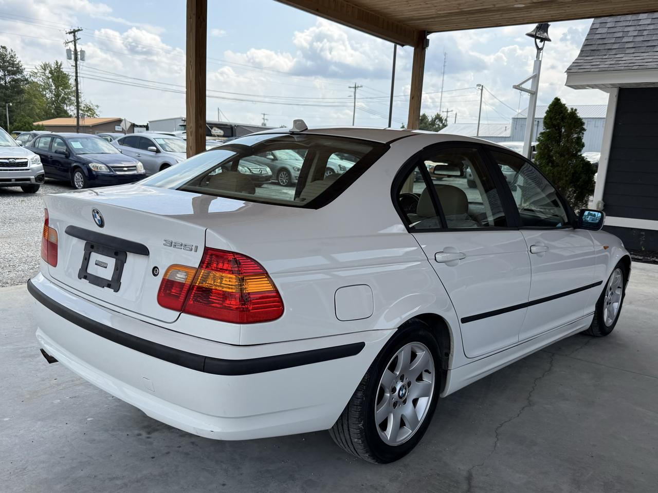 BMW 3 Series 325i 4dr Sdn RWD 2003