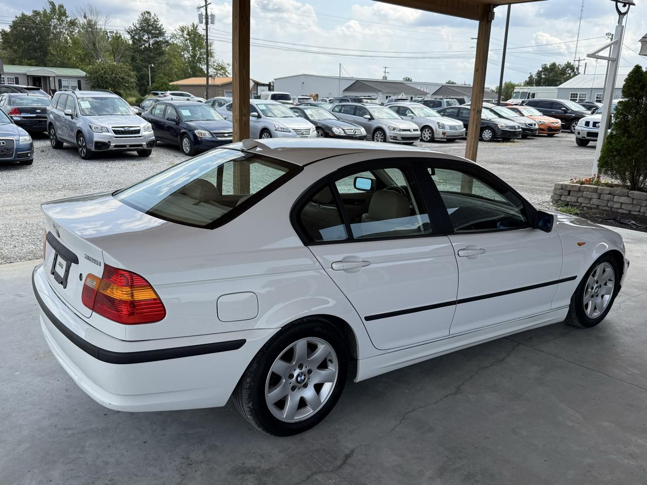 BMW 3 Series 325i 4dr Sdn RWD 2003
