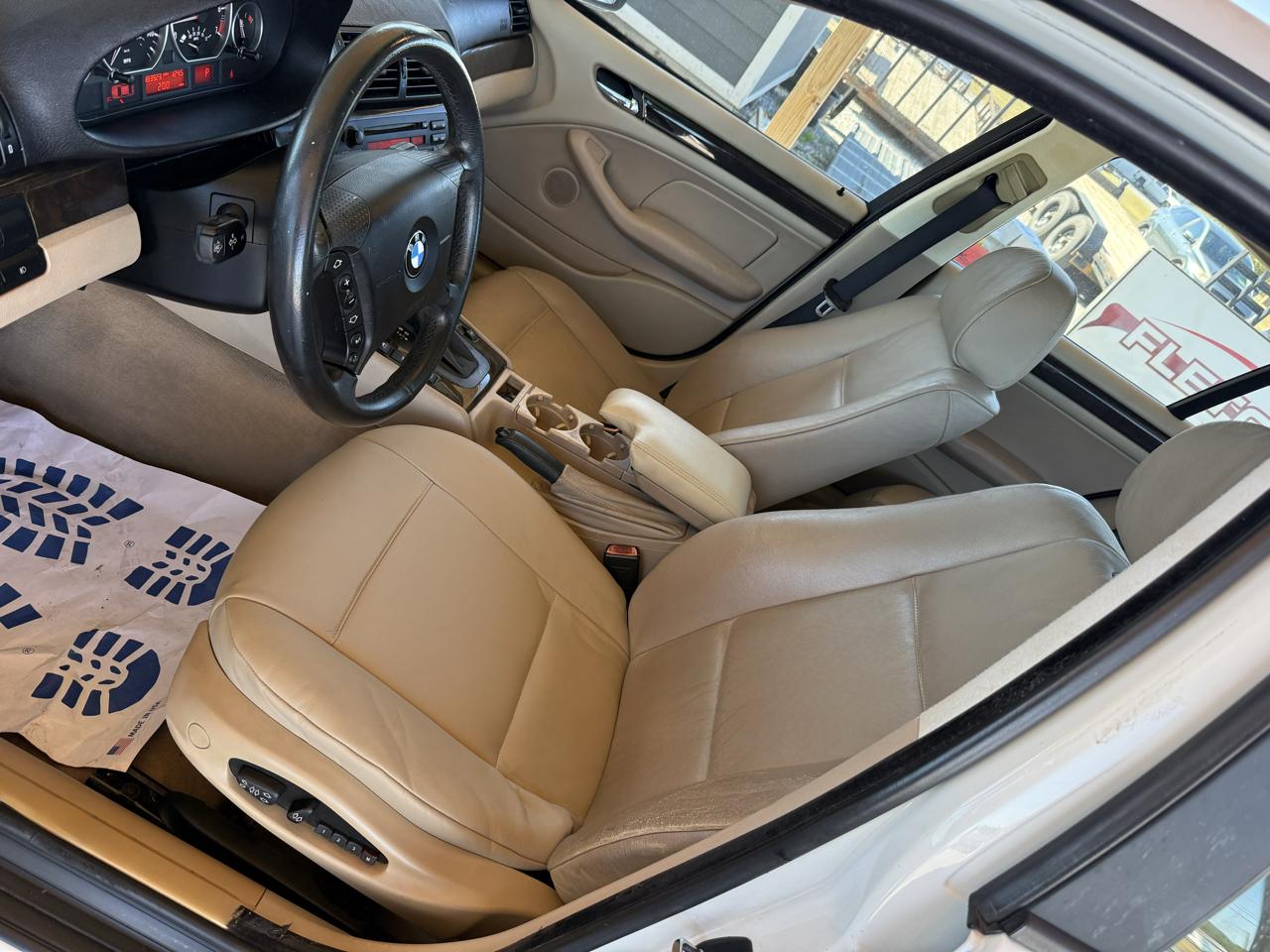 BMW 3 Series 325i 4dr Sdn RWD 2003