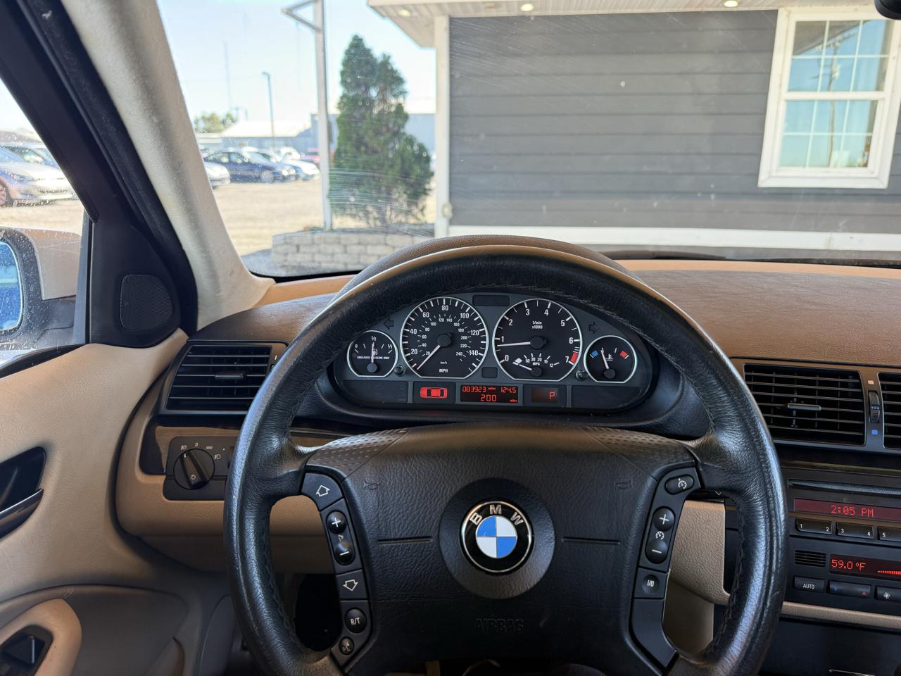 BMW 3 Series 325i 4dr Sdn RWD 2003