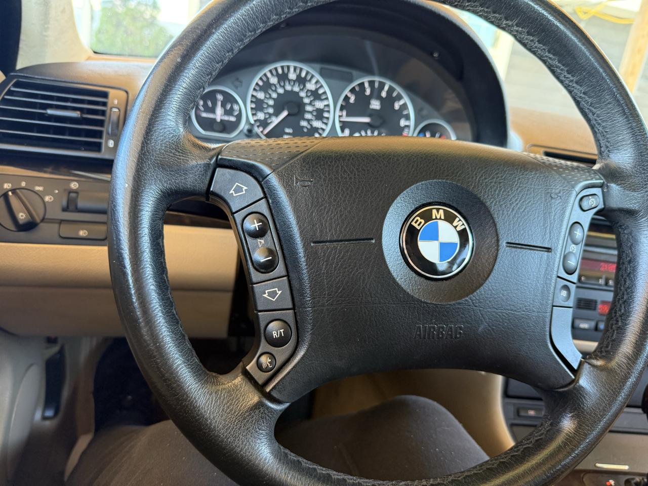 BMW 3 Series 325i 4dr Sdn RWD 2003