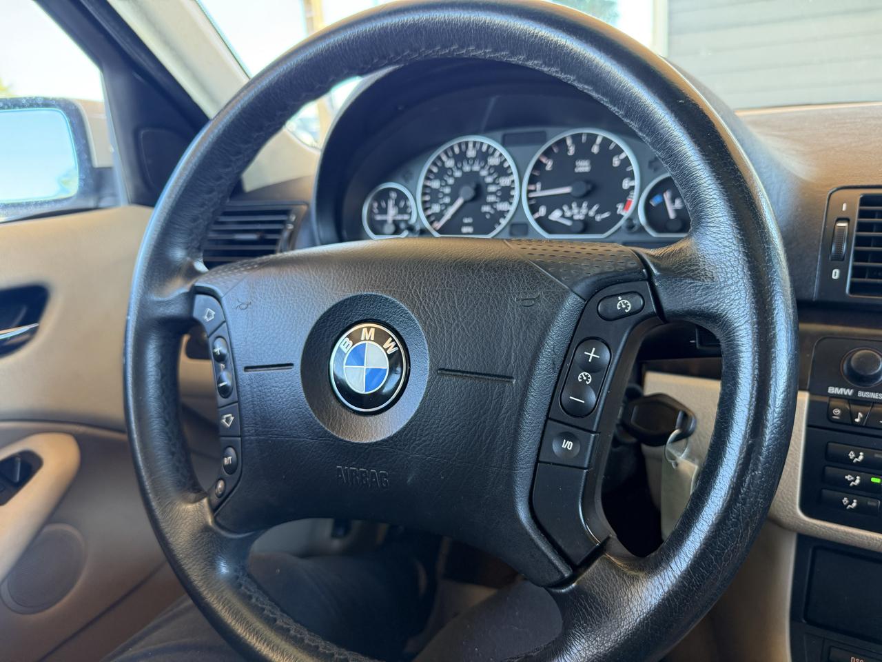 BMW 3 Series 325i 4dr Sdn RWD 2003