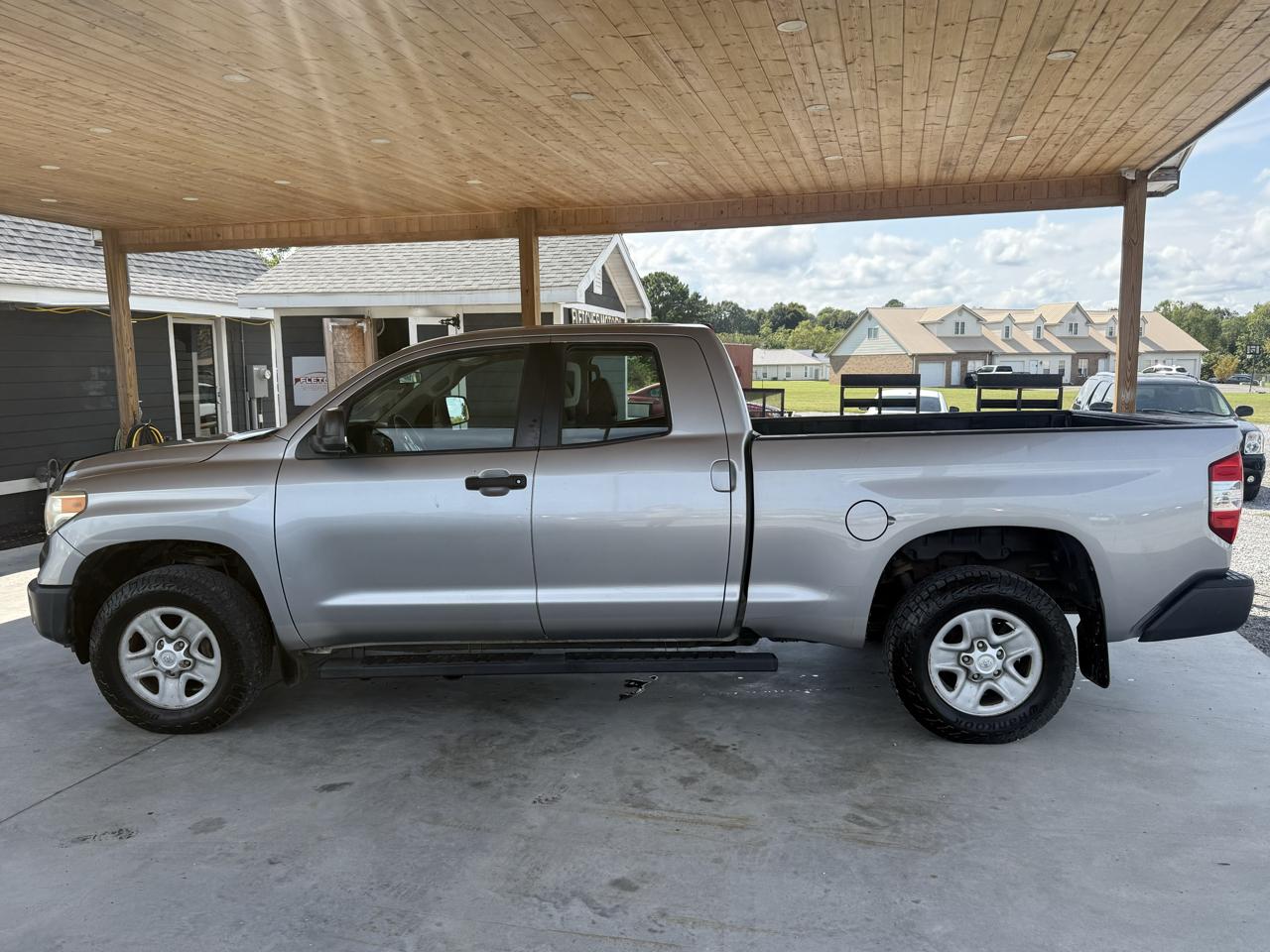 Toyota Tundra 4WD Truck Double Cab 4.6L V8 6-Spd AT SR5 (Natl) 2014