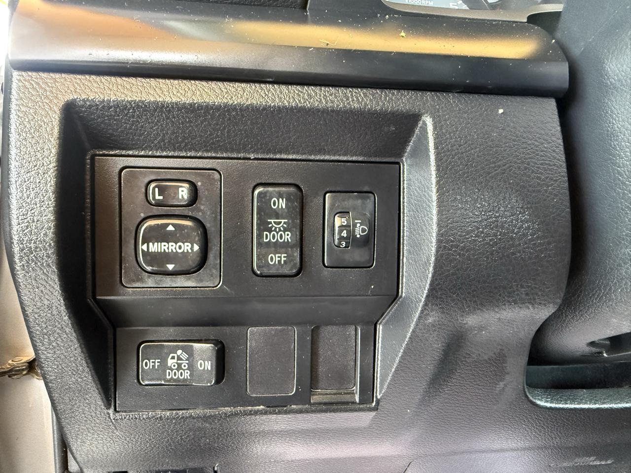 Toyota Tundra 4WD Truck Double Cab 4.6L V8 6-Spd AT SR5 (Natl) 2014