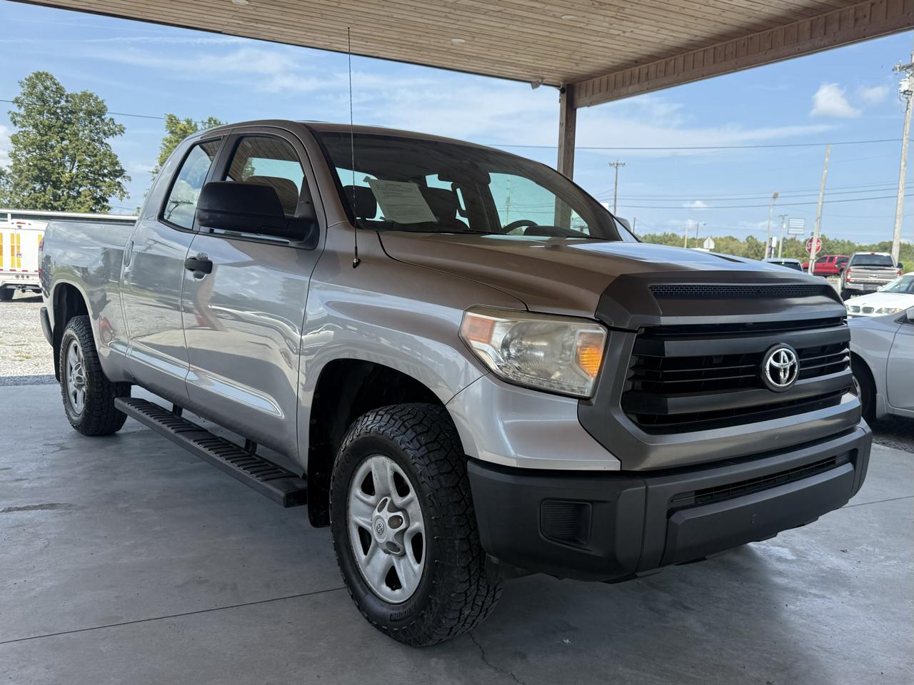 Toyota Tundra 4WD Truck Double Cab 4.6L V8 6-Spd AT SR5 (Natl) 2014