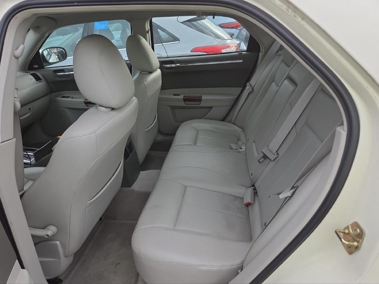 Chrysler 300 4dr Sdn 300 Limited RWD 2007